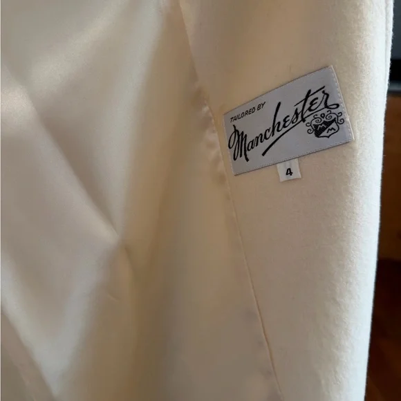 Absolutely Stunning Winter White 100% Wool full length coat with Rabbit collar! - Picture 3 of 17